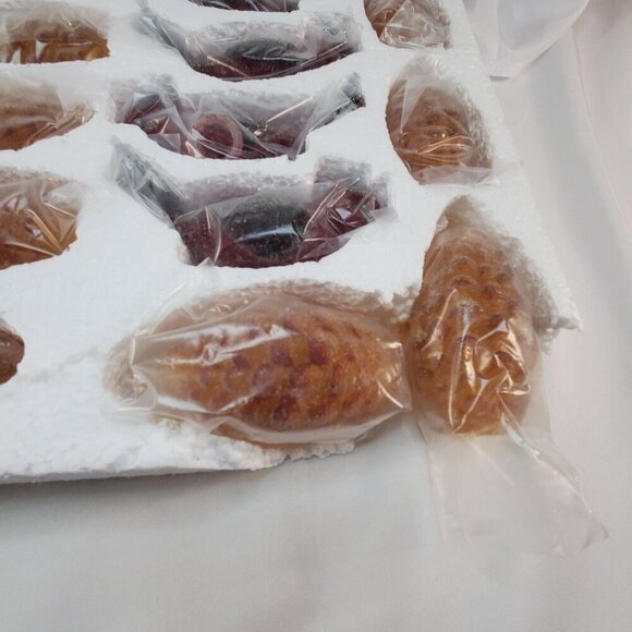 Vintage Frosted Cardinal & Pinecone Clip-On Christmas light covers Set Of 18 - Picture 11 of 13